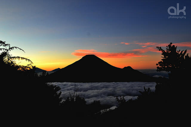 sunrise terindah sikunir (bromo kalah) foto