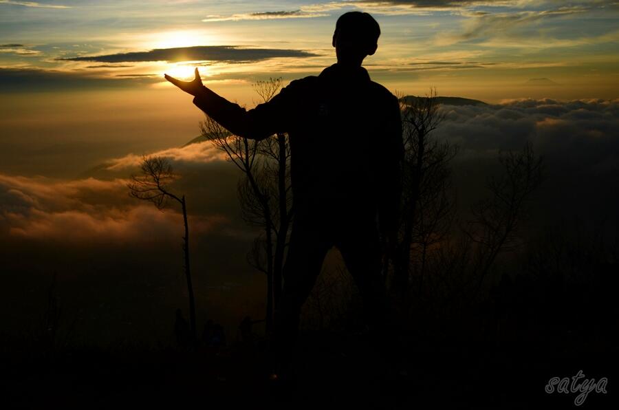 sunrise terindah sikunir (bromo kalah) foto