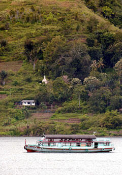 mengintip keindihan danau toba ( SUMUT)