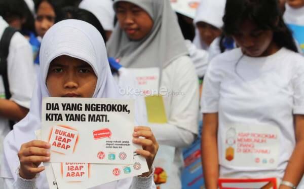 Tanggapan agan &amp; aganwati kalo lihat cewek berjilbab merokok?