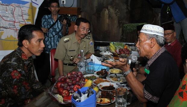 ( Kerja Kok Makan2 Terus ) Jokowi Undang Anggota DPRD DKI Makan Siang di Rumahnya