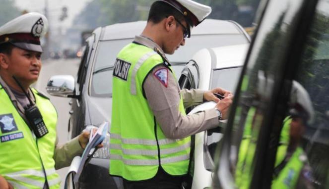 Terobos Jalur TransJakarta, Seorang Polantas Ditilang