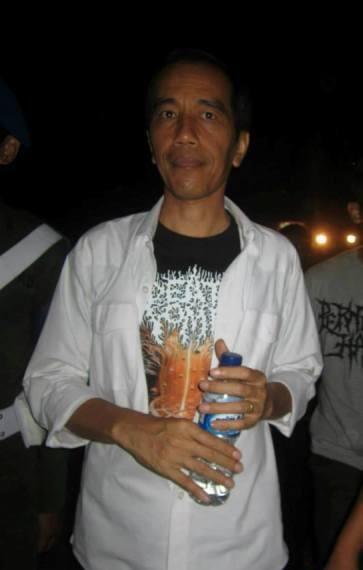 BUKTI JOKOWI SUKA MUSIK DEATH METAL