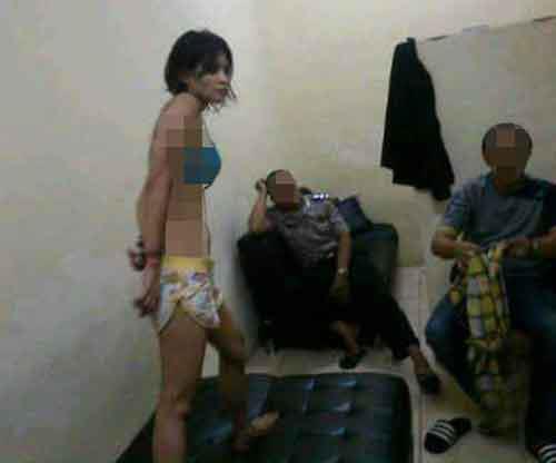 SISI LAIN DARI &quot;GEMERLAP&quot; DUNIA MODEL ! !&quot;