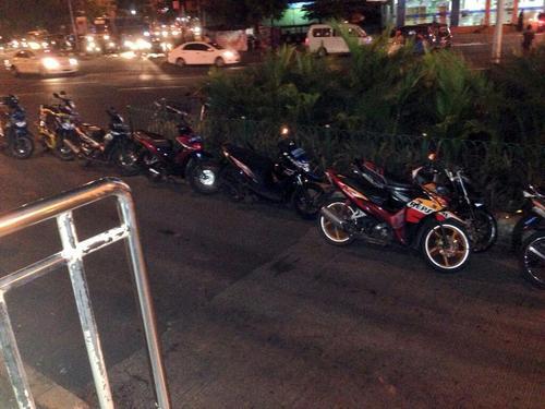 &#91;HOT&#93; Foto Kendaraan Yang Masuk Jalur Busway