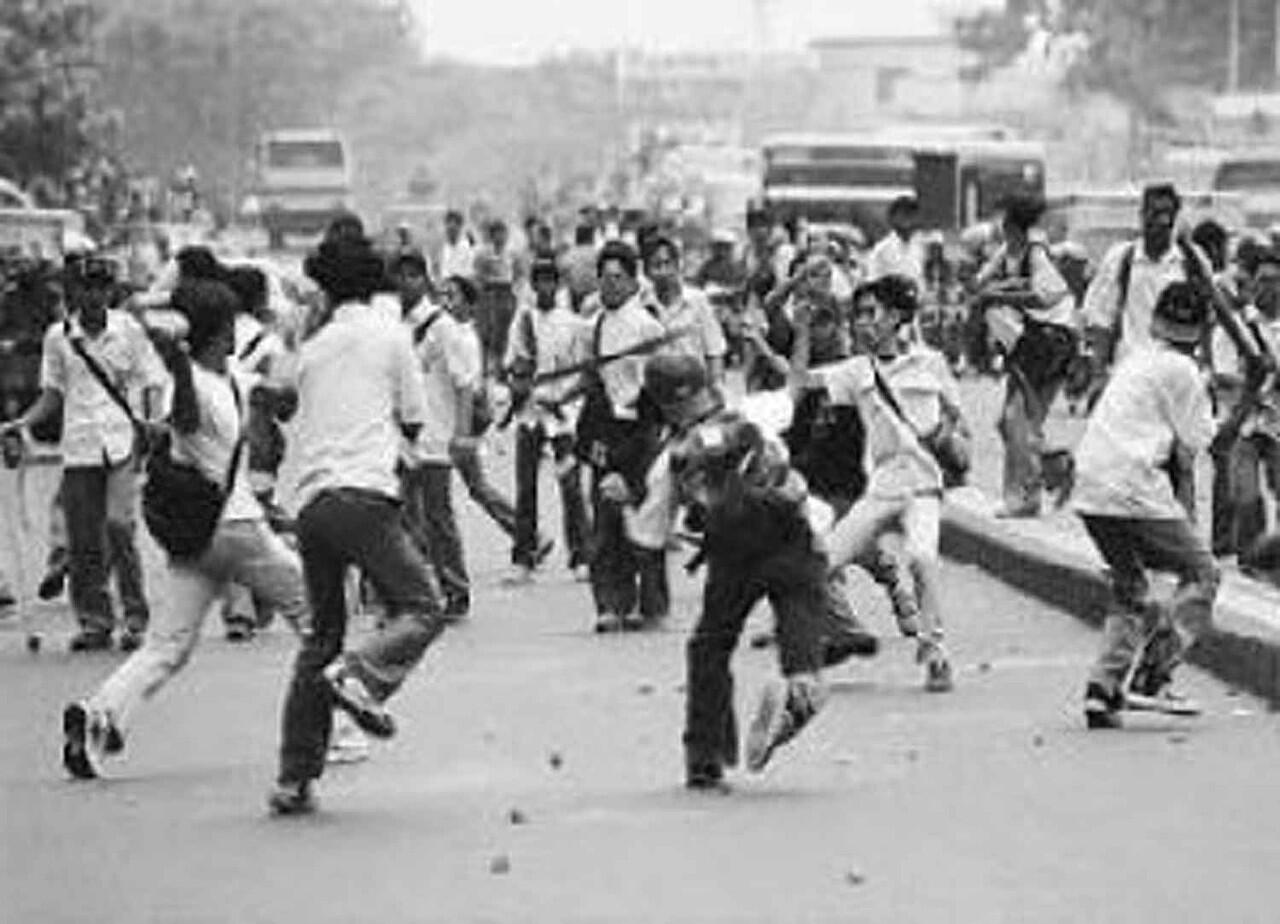 INI ALASAN PELAJAR/REMAJA MELAKUKAN TAWURAN (PELAJAR/REMAJA YG DOYAN TAWURAN MASUK!)