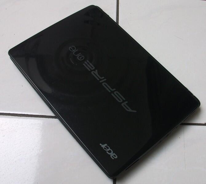 Part Acer One 722, utk gantiin yg rusak. LCD keyboard casing batre charger pretelan.