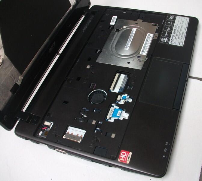 Part Acer One 722, utk gantiin yg rusak. LCD keyboard casing batre charger pretelan.