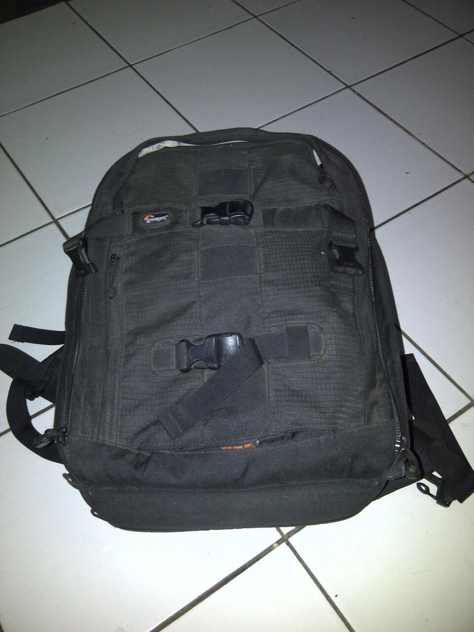 tas lowerpro dan lensa fix 50mm f:1.4