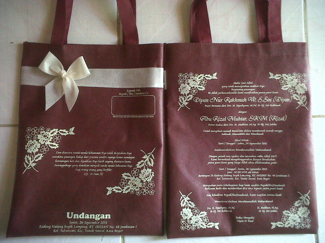 Terjual Undangan Pernikahan Bentuk Tas Cantik Trend 2013