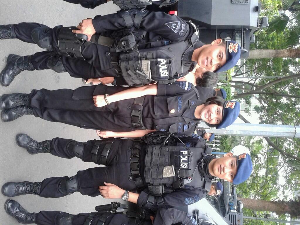 Foto Brimob Cantik