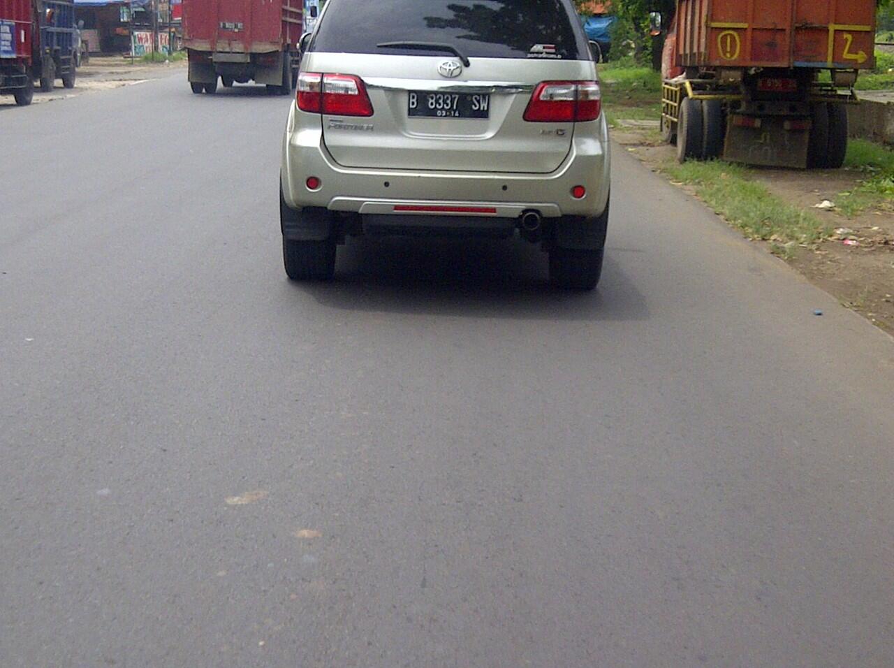 pengguna mobil ini brengsek