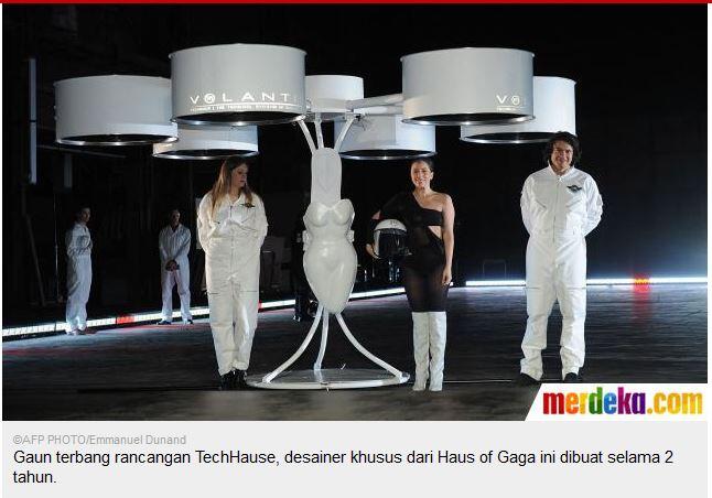 Gambar : Canggihnya gaun terbang 'Volantis' Lady Gaga, Gan!