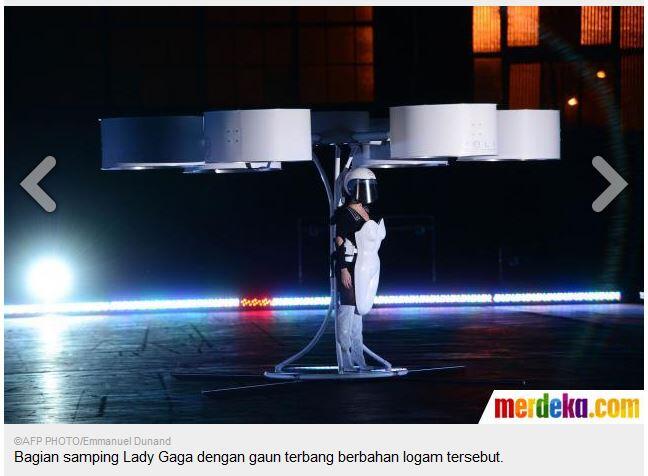 Gambar : Canggihnya gaun terbang 'Volantis' Lady Gaga, Gan!