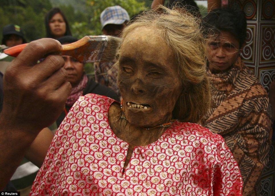 M a’n e n e, Tradisi Unik Yang Menyeramkan Dari Tana Toraja