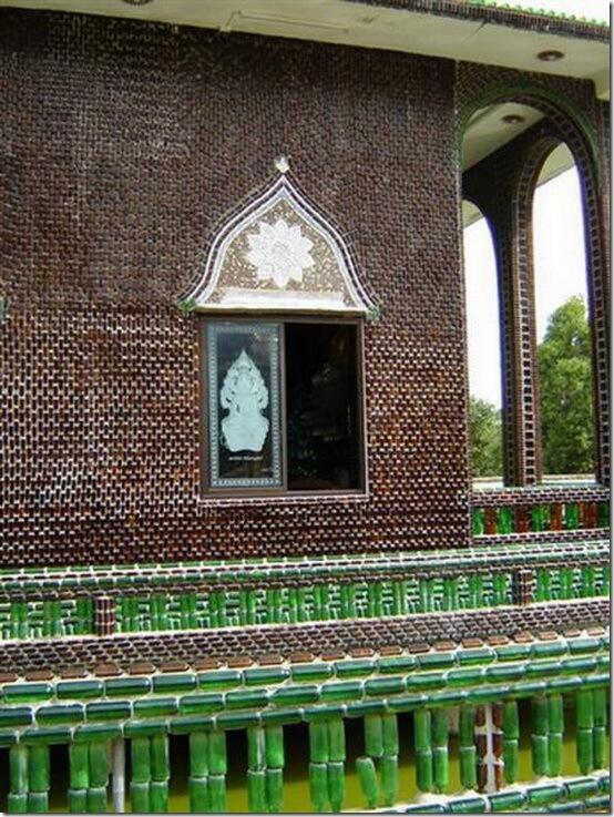 Candi Budha Yang Terbuat Dari Botol Beer 