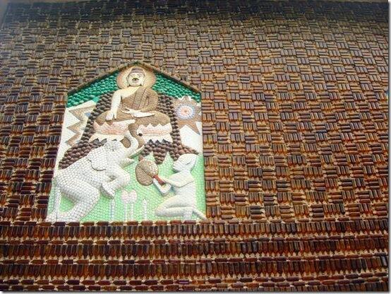 Candi Budha Yang Terbuat Dari Botol Beer 