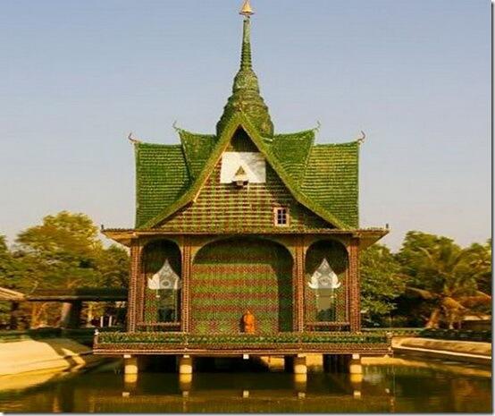 Candi Budha Yang Terbuat Dari Botol Beer 