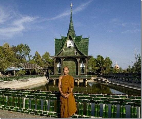 Candi Budha Yang Terbuat Dari Botol Beer 