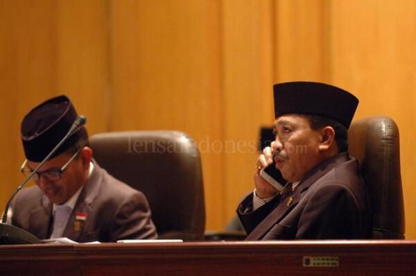 Kejepret Macam Ulah Wakil Rakyat Surabaya Waktu Sidang Soal Rakyat