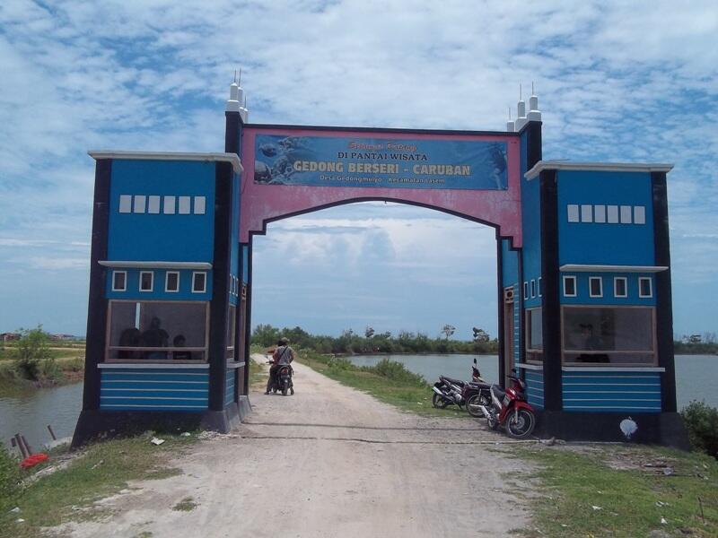 BEBERAPA PANTAI WISATA DI KABUPATEN REMBANG