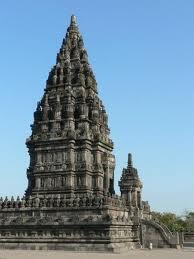 Candi di Thailand ini Dibangun dari Botol Bir!!!