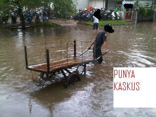 Lagi-Lagi Jakarta Dikepung Banjir (+PIC Langsung Dari TKP Kantor Ane)