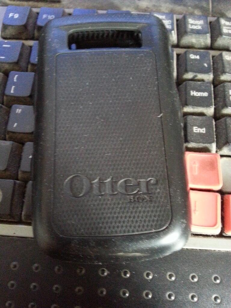 BLACKBERRY ONYX 9700 FULLSET + BONUS OTTERBOX ORIGINAL 850 ribu aja