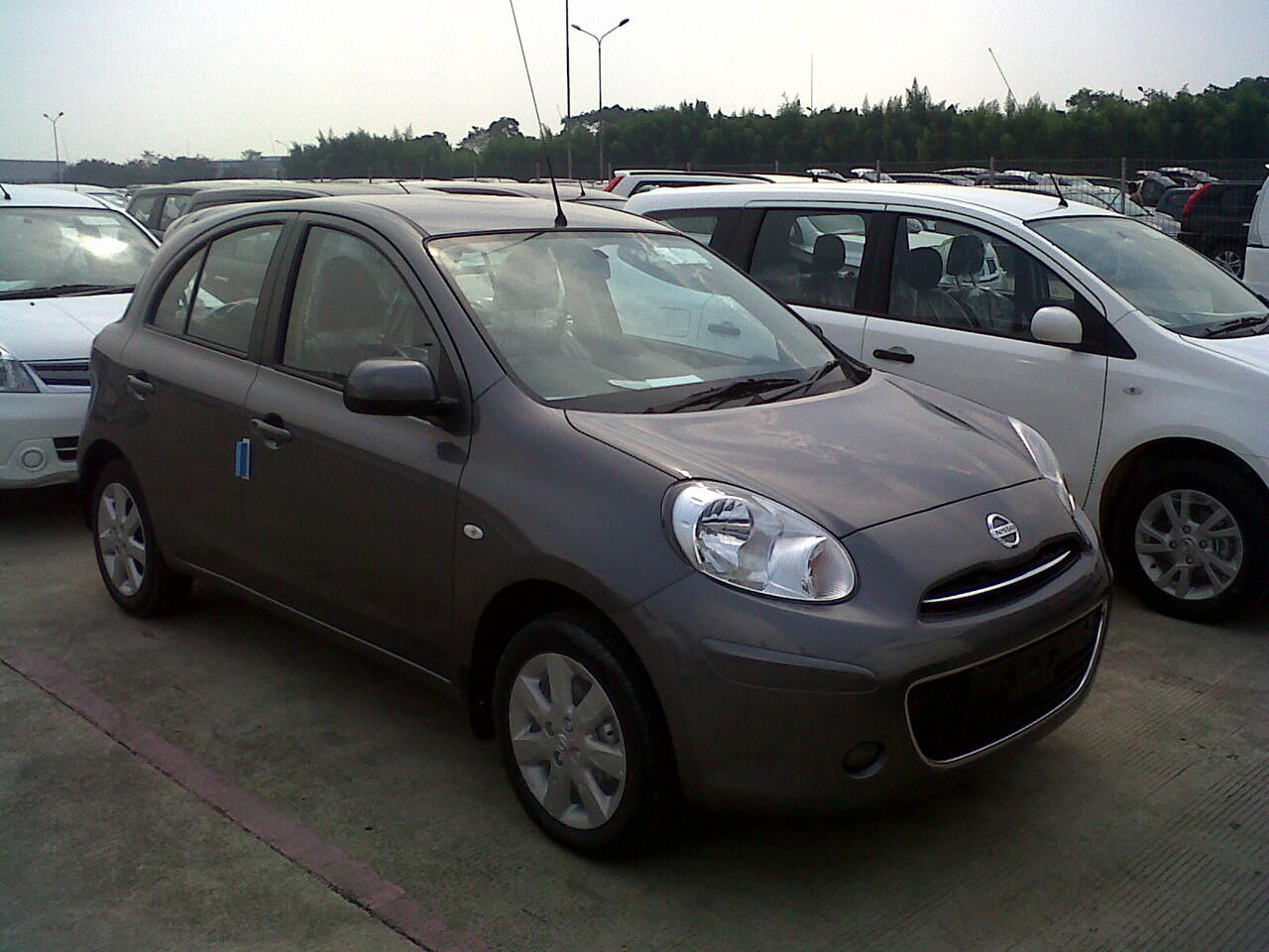 KREDIT NISSAN MARCH BONUS MENARIK...