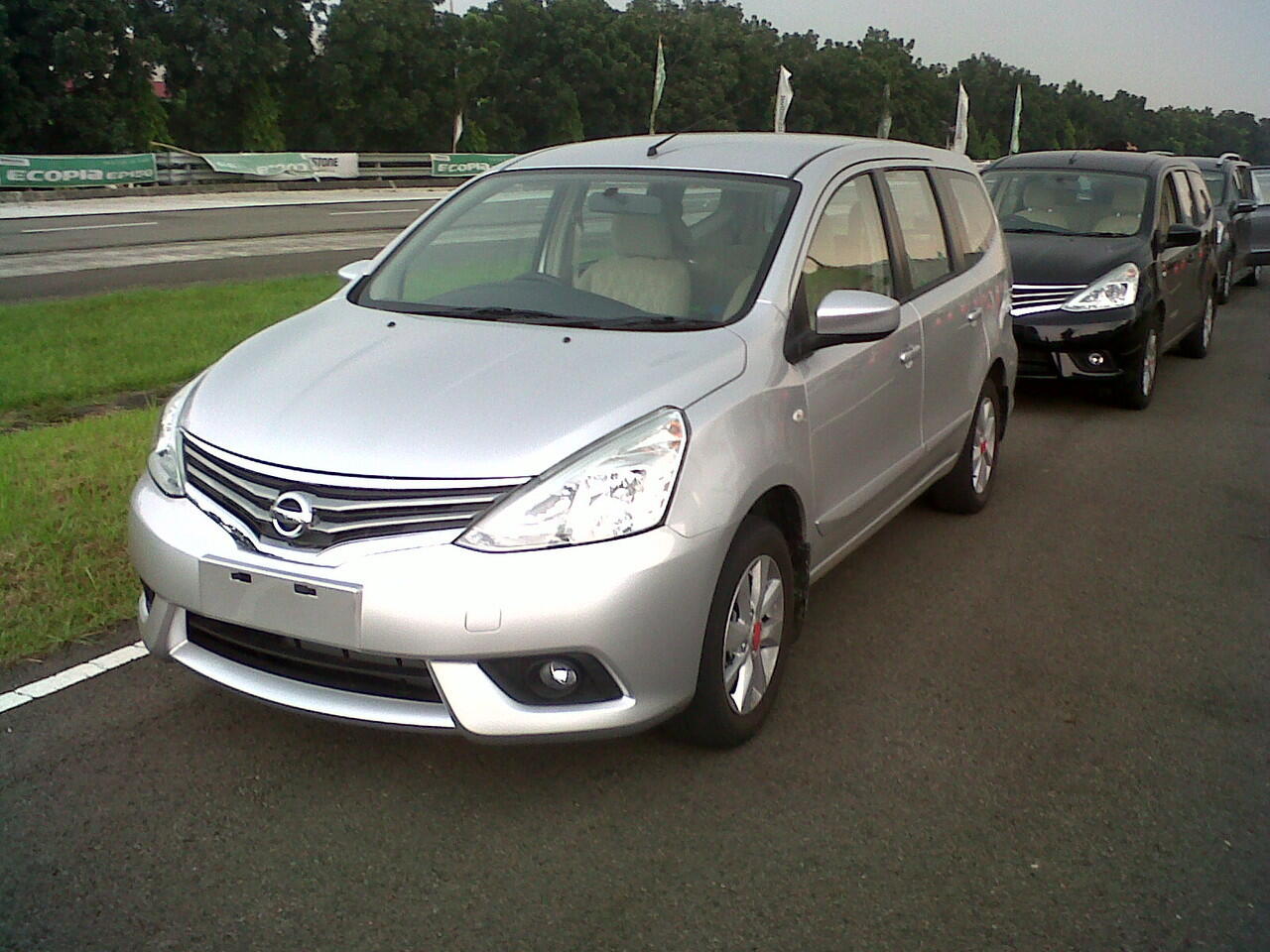 kredit nissan grand livina tdp 29jtan promo terbatas.