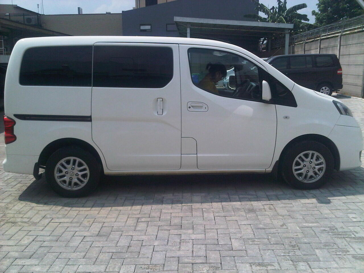 NISSAN EVALIA XV AT 1.5 PUTIH METALIK