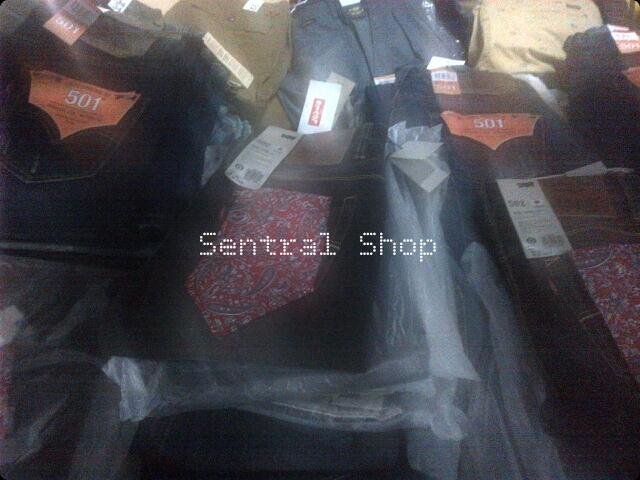 Terjual Celana Jeans dan Baju LEVIS 100% Original Import 