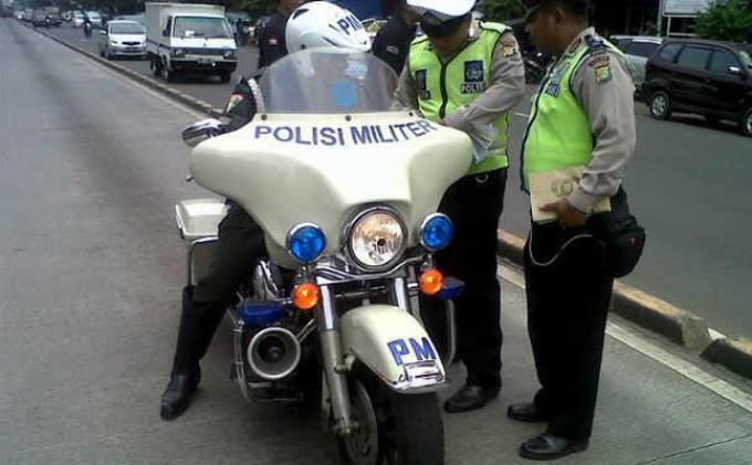 Terobos Jalur Busway, Polisi Militer Ditilang Polisi Lalu Lintas