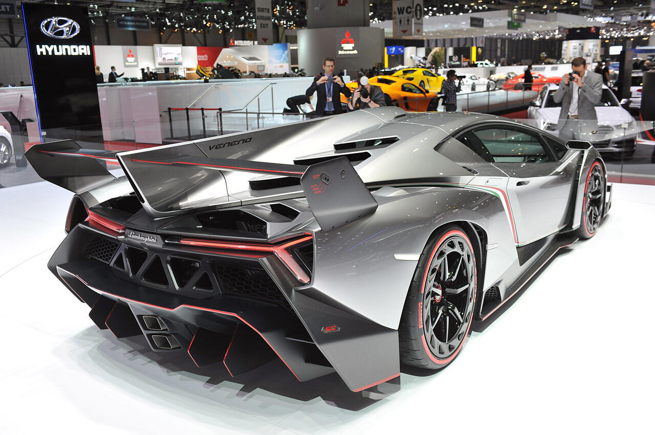 Ini gan yang tertarik mobil sport Spesifikasi Lamborghini Veneno (pict++)