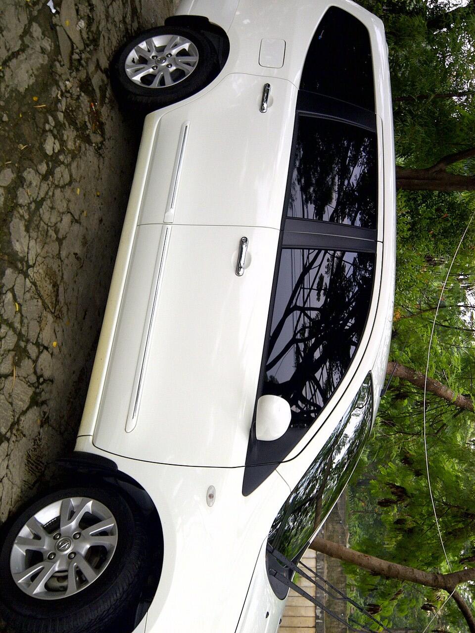 Nissan Grand Livina 1.5 Xv Matic Putih 2012 Terawat over kredit
