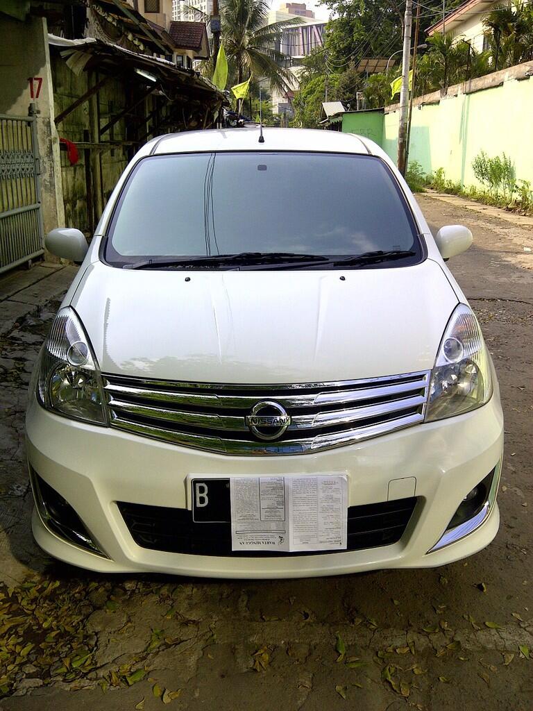 Nissan Grand Livina 1.5 Xv Matic Putih 2012 Terawat over kredit