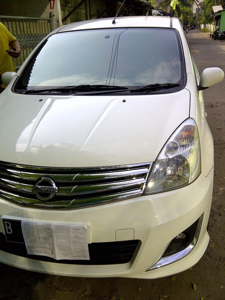 Nissan Grand Livina 1.5 Xv Matic Putih 2012 Terawat over kredit