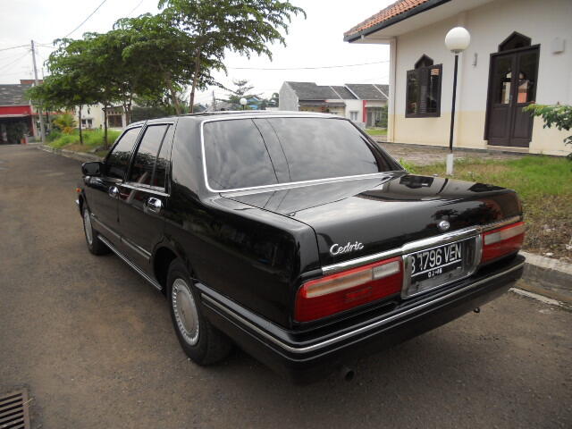 Nissan CedriC DIESEL 2004, AC, DVD, TV, PS, PW, EM, CL, ALARM, REMOTE, BOGOR