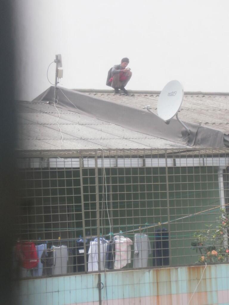 Tukang Indovision Galau