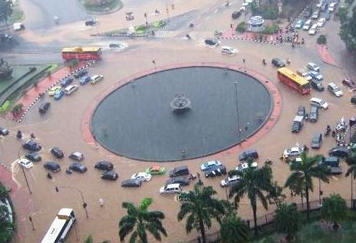 TNI bersihkan Sungai Ciliwung