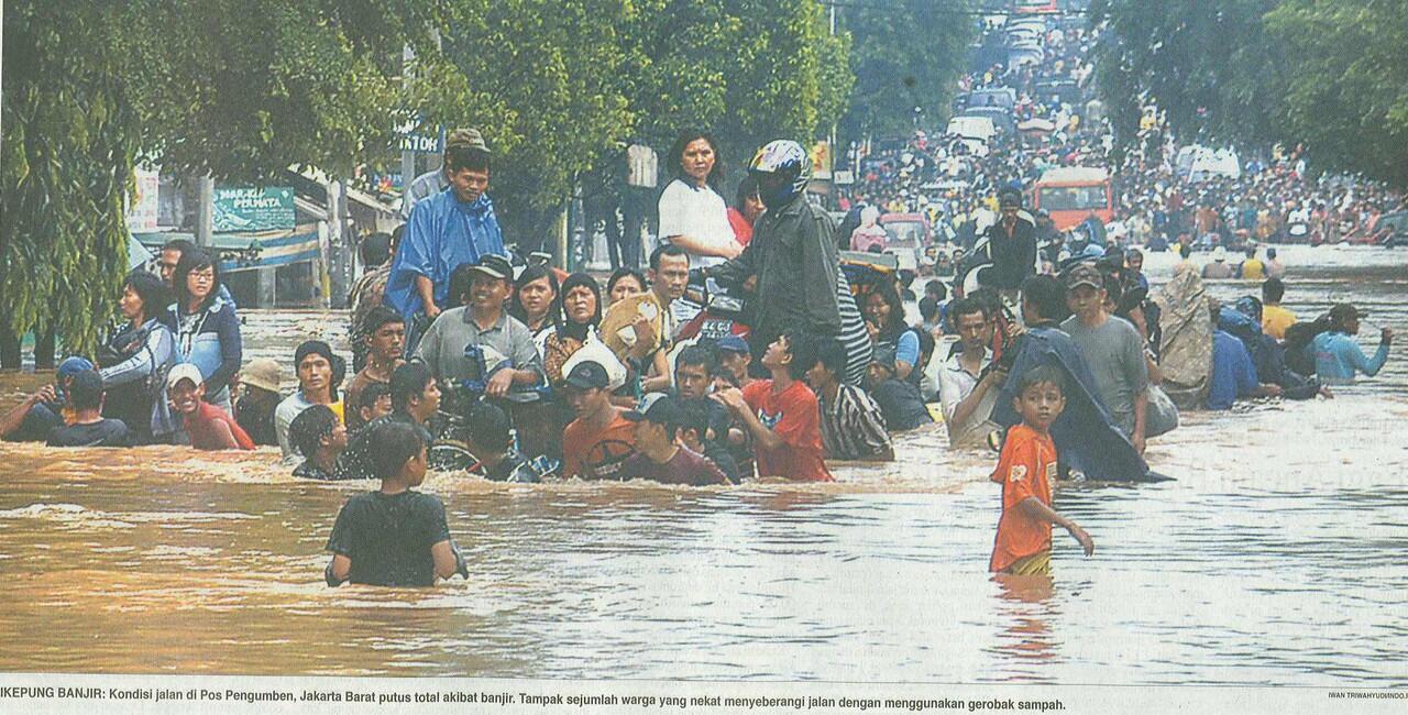 TNI bersihkan Sungai Ciliwung