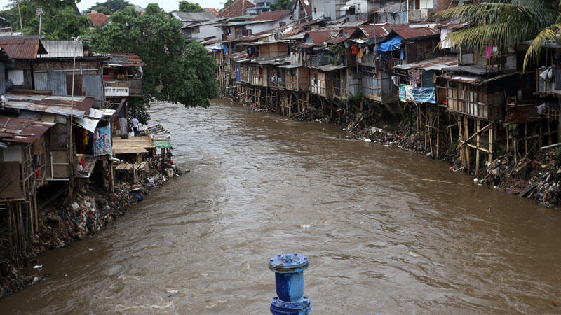 TNI bersihkan Sungai Ciliwung