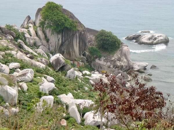 Taman Batu Raksasa di Pulau Natuna