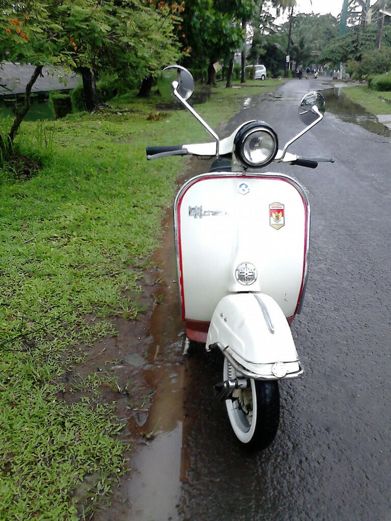 JUAL VESPA BUTUH UANG