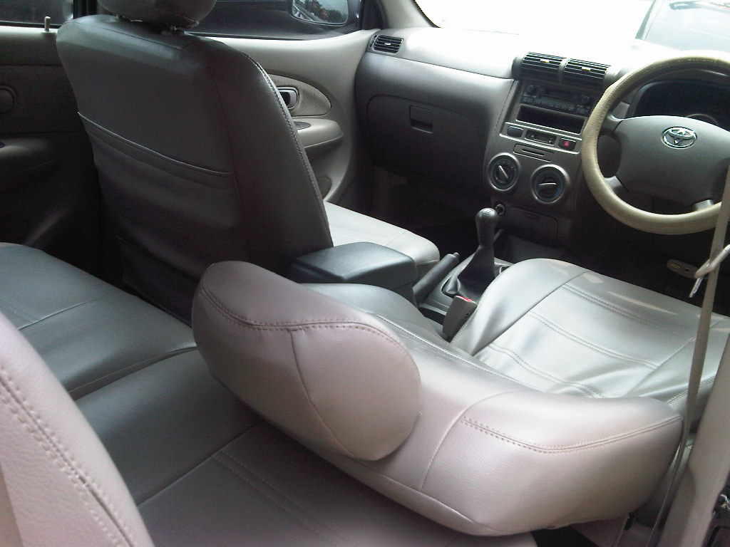 TOYOTA AVANZA 1.3 G MT 2010 HITAM METALIK
