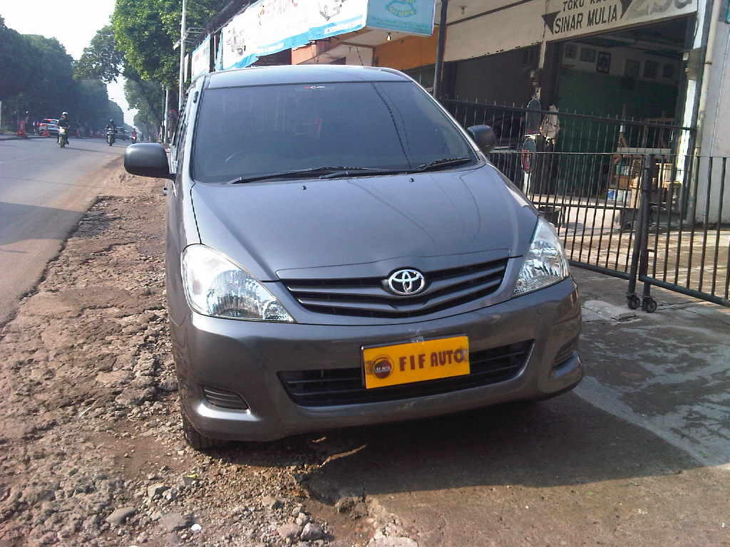 TOYOTA KIJANG INNOVA 2.0 J MT 2010 ABU - ABU MET