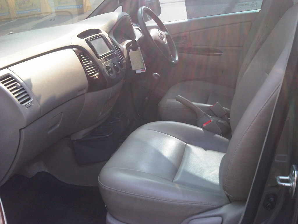 TOYOTA KIJANG INNOVA 2.0 J MT 2010 ABU - ABU MET