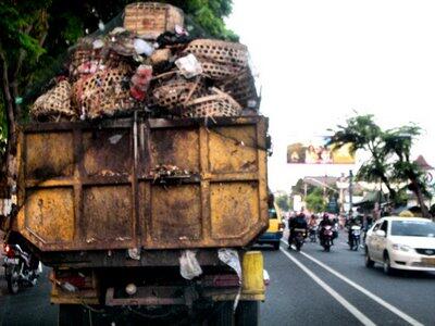 7 Sampah jalan raya yang sering bikin kesal…!! No HOAX