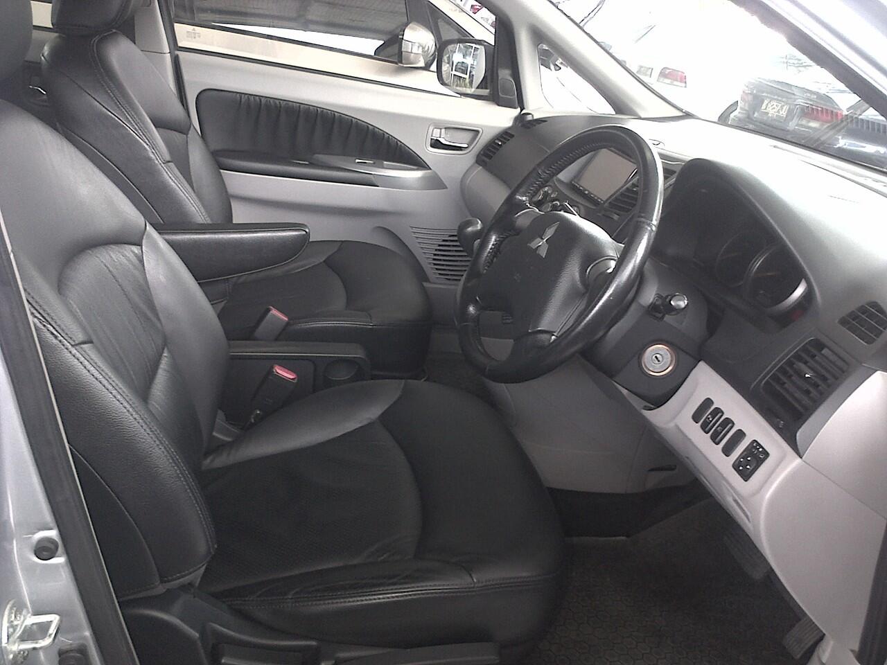 MITSUBISHI GRANDIS GT ABU-ABU MUDA METALIK