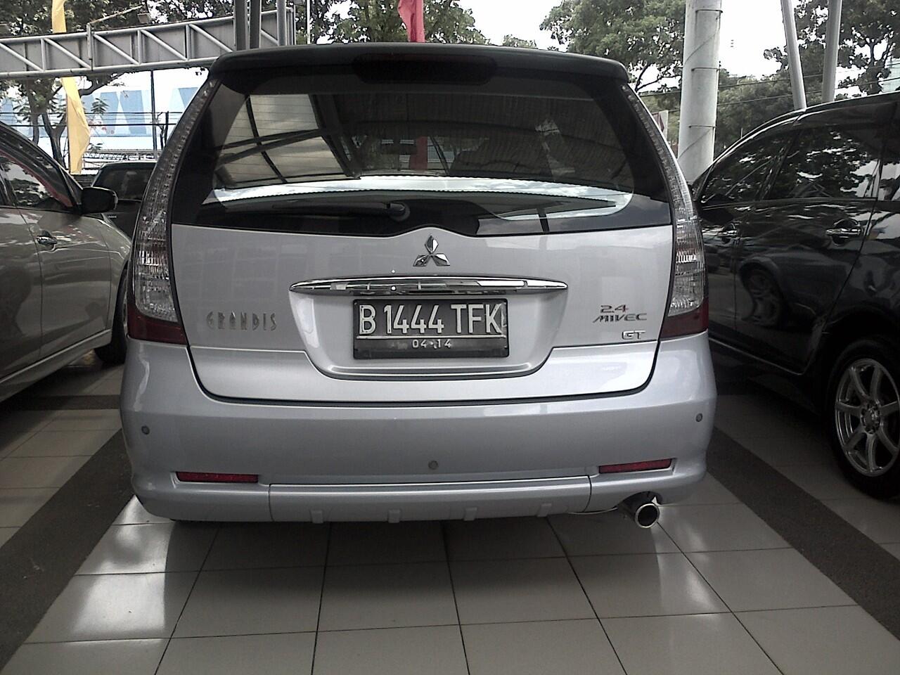 MITSUBISHI GRANDIS GT ABU-ABU MUDA METALIK